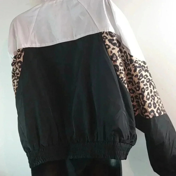 NWT White Black Tan Animal Print Wind Jacket With Pockets - Picture 2 of 2
